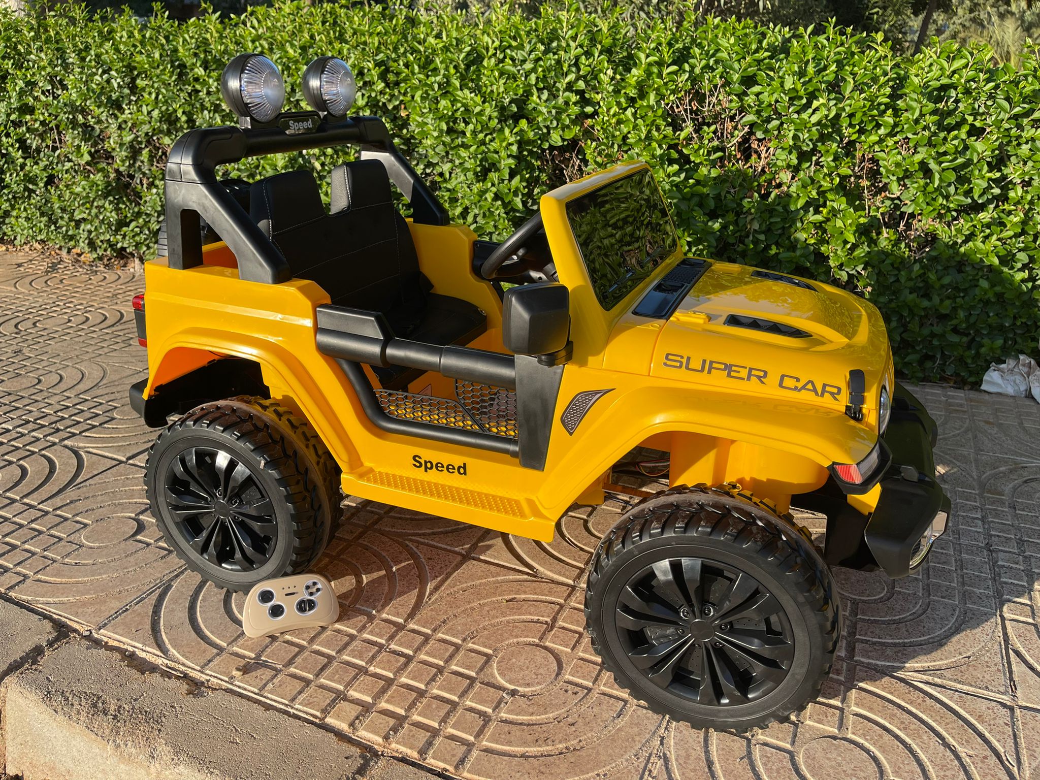 COCHE JEEP RUBICON STYLE 12V amarillo App para movil y mando RC 1 PLAZA Y MEDIA Coches electricos y motos para ninos a bateria 12v con mando RC quads infantiles tractores infantiles